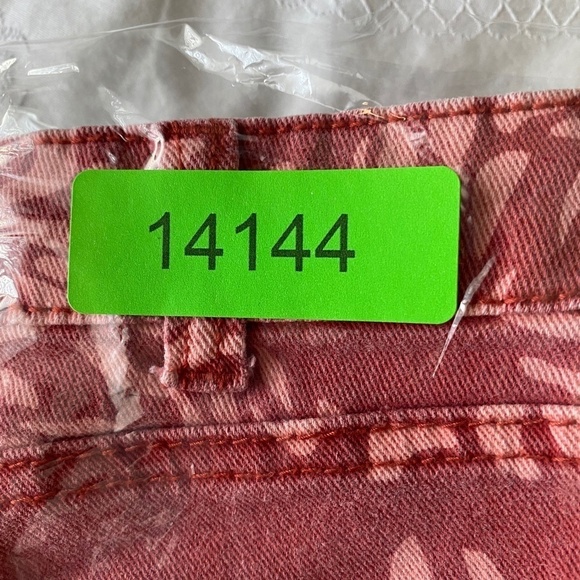 Vanilla Star‎ Women's Denim Pink Print Cut-off Shorts Size 11 - Picture 12 of 12